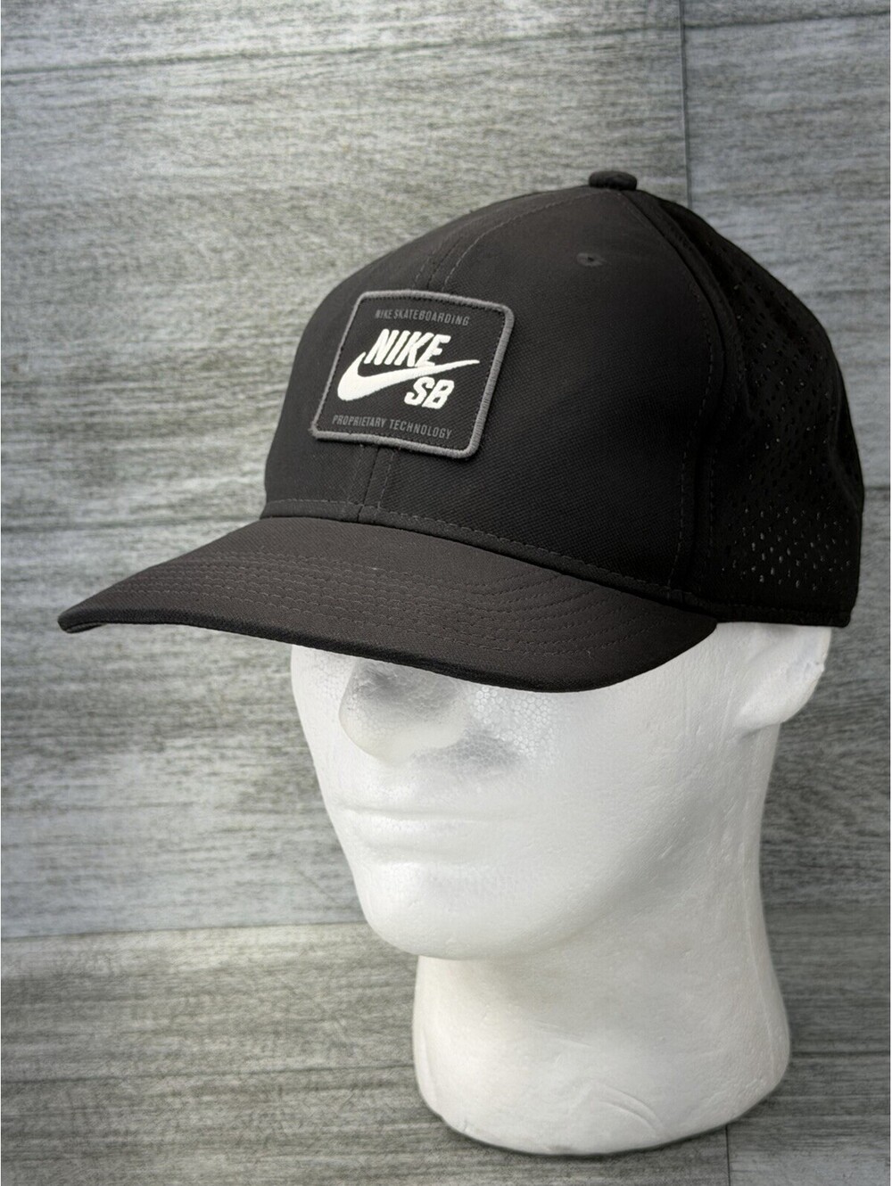 Nike SB Pro AreoBill Fri-Fit Perforated SnapBack Black White Hat Cap BV2659-010